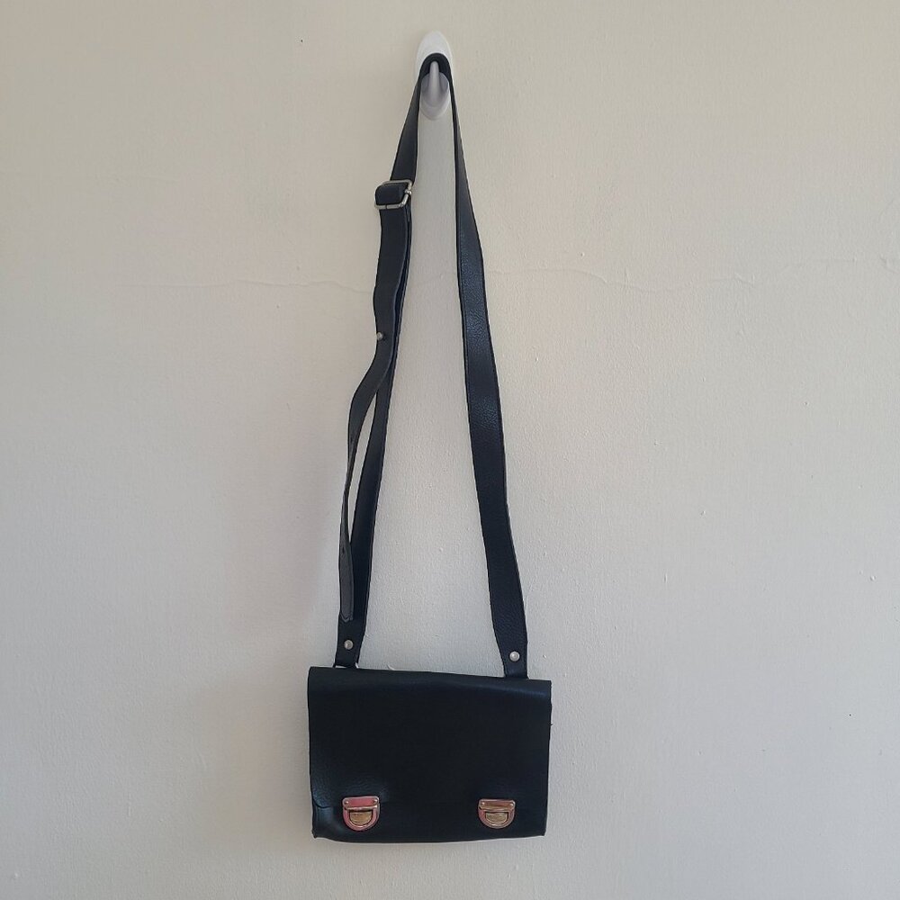 M0851 Shoulder Crossbody Bag Black Leather Small